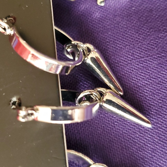 *NWT* Hot Topic's 3Pk Silver Charm Hoops - Picture 5 of 15
